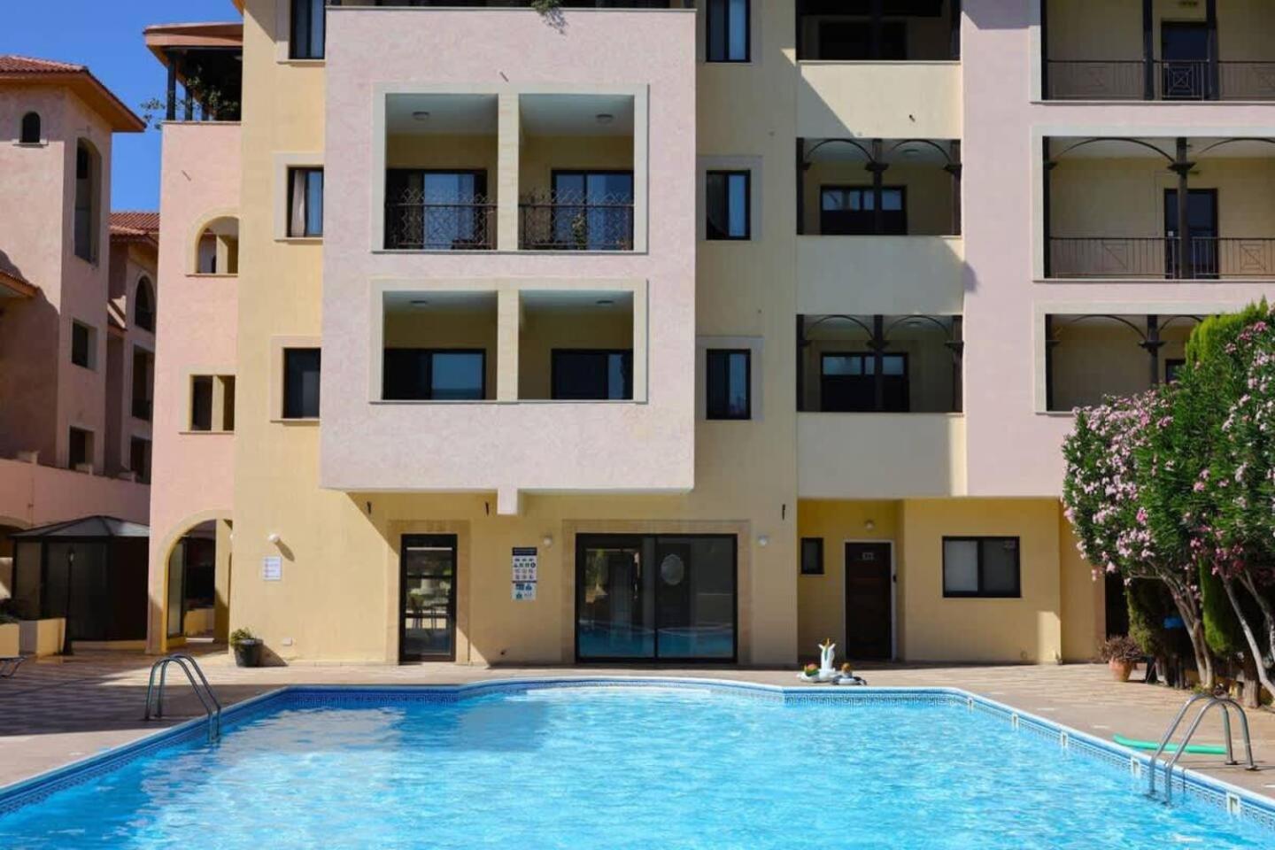 Queens Gardens Paradise Vip, Pool, Mall, Sea Paphos Buitenkant foto